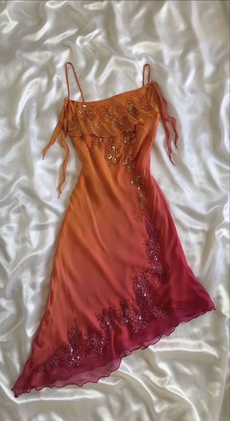 Beautiful Orange Dresses, Fire Fairy Outfit, Red And Orange Outfit, Orange Dress Aesthetic, Red Dress Jewelry, 2000s Party Dress, 2000s Dresses, Classy Prom Dresses, Estilo Hippie