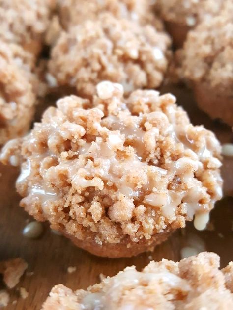 Sour Cream Coffee Cake Bites (Mini Muffins) - Beat Bake Eat Best Mini Muffins Ever, Mini Muffins For Brunch, Breakfast Ideas Desserts, Mini Muffin Bites, Mini Coffee Desserts, Coffee Cake Mini Muffins, Mini Coffee Cakes, Little Bites Muffins Copycat, Breakfast Mini Muffins