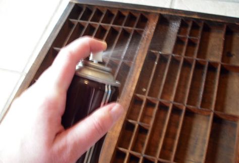 kleen_guard_spray Drawer Decor, Repurposed Windows, Letterpress Drawer, Printers Drawer, Diy Shadow Box, Old Drawers, Printers Tray, Tray Diy, Diy Wooden Projects