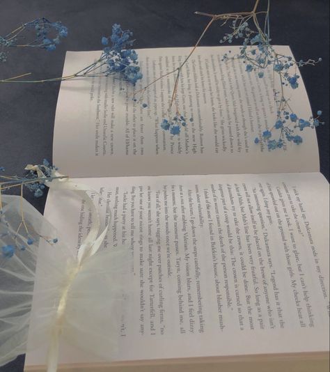 Blue flowers book Blue Aesthetic Books, Blue Book Aesthetic, Blue Books Aesthetic, Bible Reading Aesthetic, King Magnifico, Blue Pics, Blue Bible, Home Screen Widgets, Blue Core