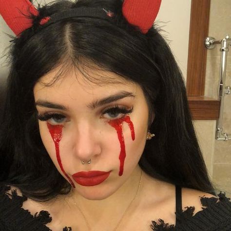 Devil Makeup Halloween, Girl Halloween Makeup, Badass Halloween Costumes, Devil Makeup, Holloween Makeup, Cute Halloween Makeup, Punk Makeup, Hot Halloween Outfits, Devil Halloween