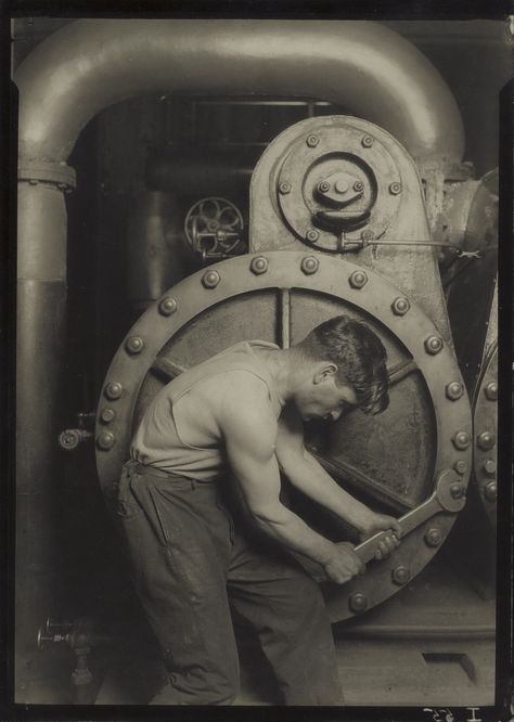 Photography’s biggest stars are out in MFA’s ‘Viewpoints’ show - The Boston Globe Lewis Hine, Walker Evans, Famous Photos, Henri Cartier Bresson, Photography Help, History Of Photography, Gelatin Silver Print, A4 Poster, Industrial Revolution