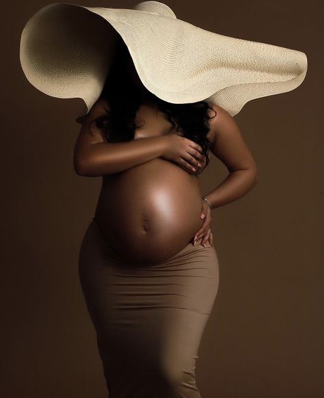 Maternity Photography Hanging, Shy Maternity Photos, Masculine Maternity Shoot, Maternity Shoot Unique, Modern Maternity Shoot Ideas, Baby Boy Maternity Shoot Black Women, Pregnancy Aesthetic Black, Pregnant Belly Black Women, Maternity Photoshoot Black Women