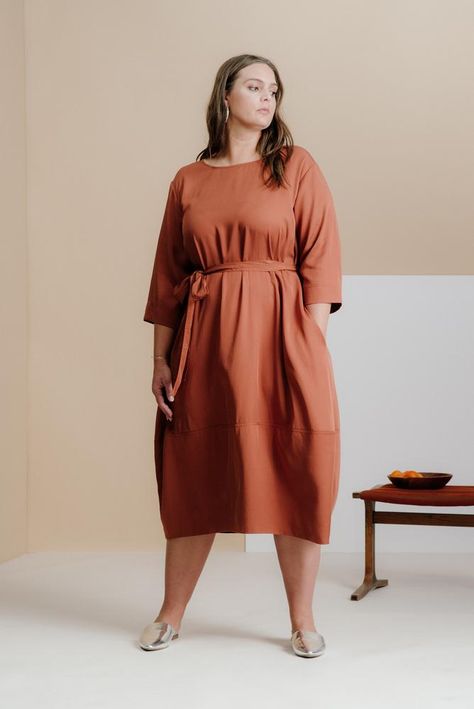 The Best Minimalist Plus-Size Clothing Brands http://www.scandinaviastandard.com/the-best-minimalist-plus-size-clothing-brands/?utm_campaign=coschedule&utm_source=pinterest&utm_medium=Scandinavia%20Standard&utm_content=The%20Best%20Minimalist%20Plus-Size%20Clothing%20Brands Minimalist Moda, Workwear Brands, Big Size Dress, Ellen Von Unwerth, Design Blogs, Clothing Sites, Stylish Plus, Plus Size Summer, Plus Size Kleidung