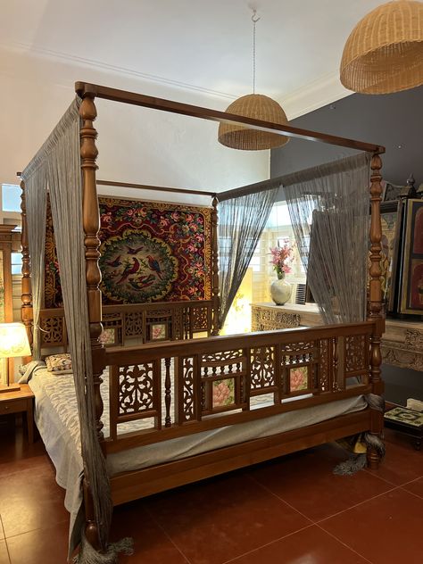 Karaikal Teakwood Post bed from Studio Ebony. Pandiri Mancham Designs, Desi House, Luxurious Condo, Cot Design, Chettinad House, Indian Houses, Post Bed, Vintage Living Room Furniture, Crockery Design