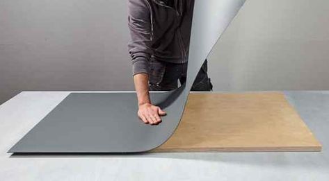 How to cover a desk with linoleum Styrofoam Plates, Hairpin Table, Linoleum Flooring, Sanding Block, Built In Desk, Modern Desk, A Desk, Linoleum, Joinery