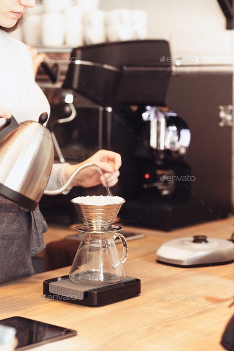 Hand Drip Coffee, Barista Cafe, Pouring Water, Coffee Supplies, Making Coffee, Coffee Barista, Coffee Instagram, Coffee Fashion, Coffee Uses