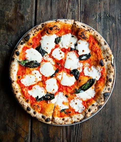 Brooklyn Pizza, Margherita Pizza Recipe, Neopolitan Pizza, Pizza Margherita, Margherita Pizza, Think Food, Idee Pasto Sano, Good Pizza, Yummy Yummy