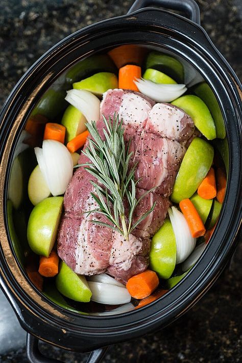 Pork Loin With Apples, Pork Roast With Apples, Roast Pork Loin, Slow Cooker Pork Loin, Slow Cooker Pork Roast, Slow Cooker Roast, Roast Pork, Pork Loin Roast, Crockpot Dishes