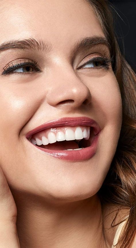 Beautiful Faces Smile Woman, Dental Wallpaper, Dental Smile, Natural Smile, Dental Photos, Beautiful Teeth, Loose Tooth, Perfect Teeth, Dental Art