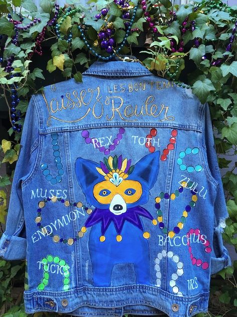 LSU Student Hand Paints Denim Jackets - And I Am Obsessed! - Southern Flair Mardi Gras Jacket, Painted Jean Jacket, Louisiana Fashion, Mardi Gras Crafts, Mardi Gra, Mardi Gras Outfits, Louisiana Art, Southern Fashion, Hand Painted Denim Jacket