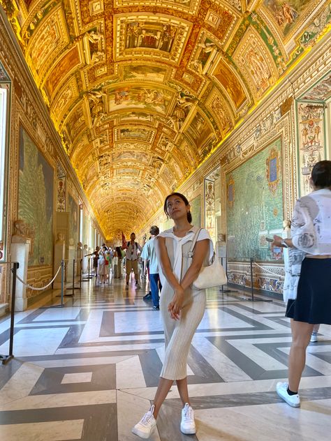 The Vatican Outfit, Vatican Outfit, Almafi Coast Italy, Italy Summer Outfits, Greece Cruise, Rome Outfits, Vatican Rome, European Fashion Summer, Rome Photo