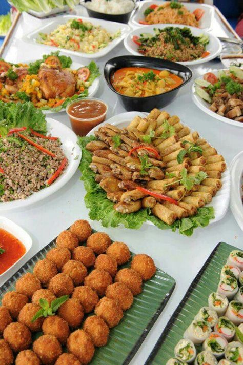 I ♥ Filipino food !!! Filipino Food Party Dishes, Birthday Party Food Philippines, Pinoy Party Food Ideas, Filipino Handaan Birthday, Filipino Food Buffet, Filipino Birthday Party Food Ideas, Filipino Birthday Food, Pinoy Handaan Birthday, Filipino Wedding Food