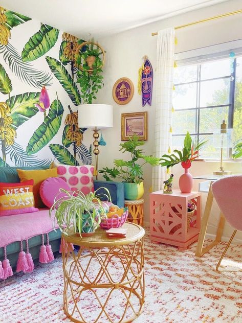 Tropical Bedroom Ideas, Slow Yoga, Hawaiian Bedroom, Tropical Chic Decor, Tropical Room Decor, Tropical Bedroom, Tropical Living Room, Colorful Living Room, Colourful Living Room Decor