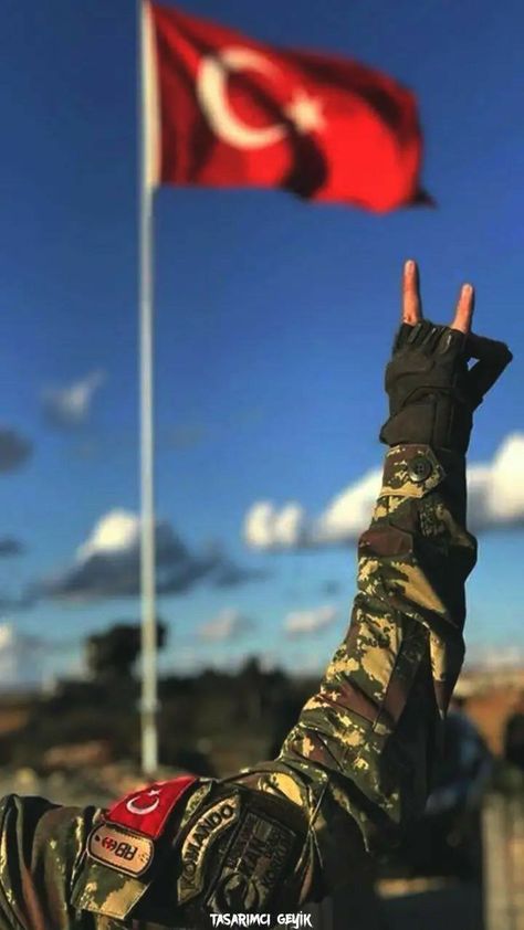 German Soldier, Turkish Flag, Great Backgrounds, Army Wallpaper, Military Girl, Female Soldier, Army Men, Istanbul Turkey, Azerbaijan