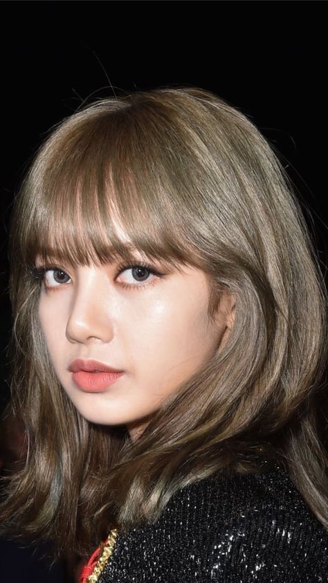 BLACKPINK🖤 lalalalisa_m Lisa Grey Hair, Kpop Hair Color, Ash Grey Hair, Beer For Hair, Lisa Hair, Korean Hair Color, Kpop Hair, Very Short Hair, New Hair Colors