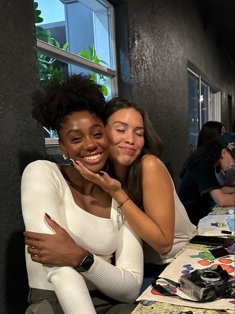 Cute Friendship Aesthetic, Aesthetic Things To Do With Your Friends, Black Woman Friends, Black Female Friendship, Cute Friend Pictures Aesthetic, Girl Best Friends Black, Best Friend Aesthetic Pictures, Friends Aesthetic Black, Black Friendship Goals