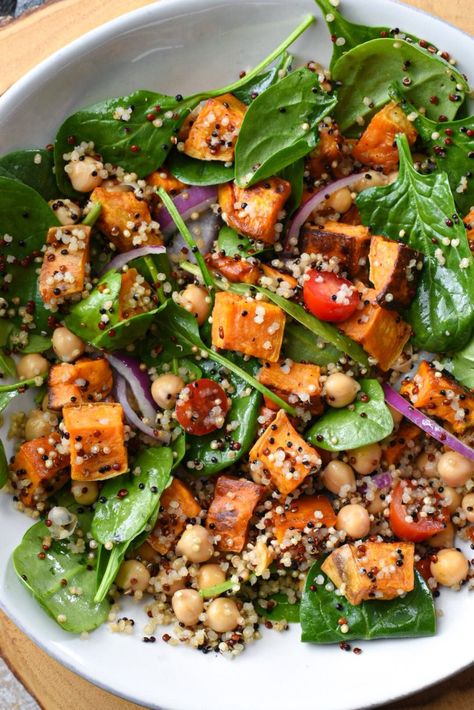 Quinoa Sweet Potato Recipes, Sweet Potato Quinoa Bowl, Quinoa Bowl Recipes, Sweet Potato Bowl, Sweet Potato Quinoa, Grain Bowl Recipe, Sweet Potato Bowls, Quinoa Sweet Potato, Cubed Sweet Potatoes