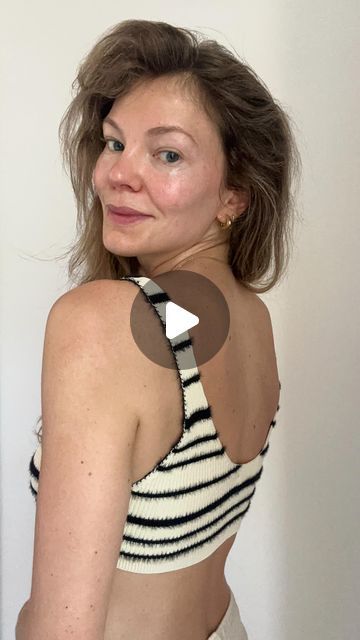 Ksenija Selivanova on Instagram: "NECK HUMP ❌

One exercise you can do every day to improve posture, neck hump, shoulder and neck pain.

Stand straight against a wall, open and connect your arms to the wall. Slide them down and up 20 times. 

#neckhump #ksenijasmassage #homeexercises #healthcoach" Exercise Neck Hump, How To Straighten Neck Hump, Stretch For Neck Hump, Exercises To Fix Neck Hump, How To Fix Posture Neck Hump, Neck Hump, Improve Posture, Neck Pain, Health Coach