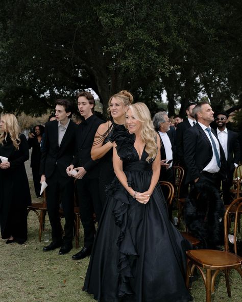 I’ll forever love a famous historic wedding venue, a black tie dress code with a monochromatic wedding party dress and floral. photographer: @katiegracenweddings digital videographer: @daydream.films venue: @pphgevents planner: @curatedeventscharleston @anniefranorris florist: @petalandpeachfloral makeup: @galyagornishka hair: @hairby_nataliya dress: @annebarge @kinsleyjamescouturebridal music:@ bunndjchs@christiebatesviolin cake: @medulce_cakes Wedding With Black Dress Code, Wedding All Black Dress Code, Black Tie Wedding Dress Code, Black And White Wedding Guest, Black Wedding Dress Code, All Black Dress Code Wedding Guests, Black Tie Fall Wedding, All Black Wedding Dress Code, Black Wedding Guest