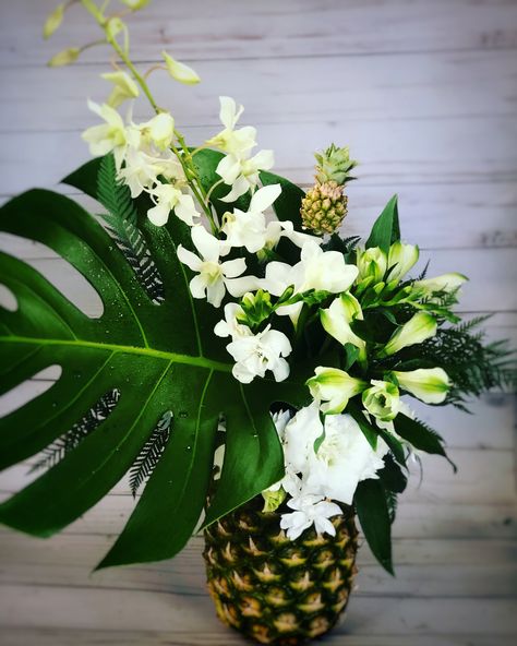 White & Green - Tropical Wedding Flowers Tropical Wedding Centerpieces, Tropical Wedding Reception, Tropical Centerpieces, Pineapple Wedding, Tropical Wedding Theme, Pineapple Flowers, Green Wedding Flowers, Elegant Wedding Centerpiece, Tropical Wedding Flowers