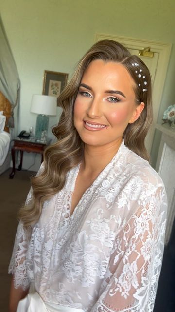 Bridal Pearls In Hair, Side Swept Hollywood Waves Wedding, Pearl Hollywood Waves, Hollywood Waves With Pearls In Hair, Hollywood Waves Pearls, Hollywood Waves With Clip, Half Up Half Down Wedding Hair Pearls, Hollywood Waves With Pearls, Hollywood Waves Blonde