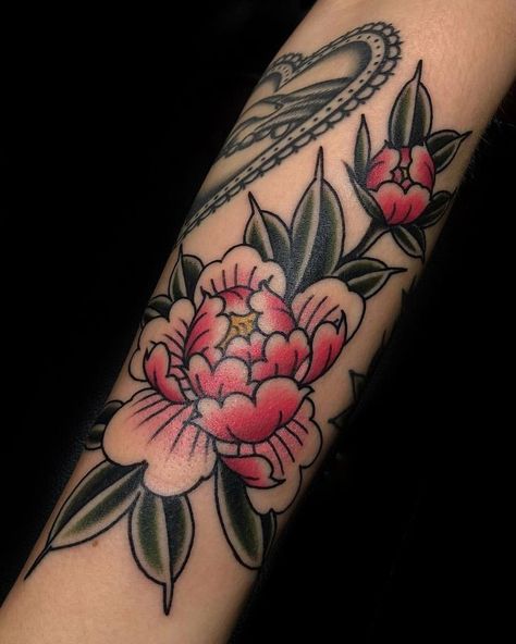 Small Traditional Tattoo, Traditional Tattoo Man, Carnation Tattoo, Traditional Tattoo Flowers, Tattoos Mandala, Traditional Tattoo Sleeve, Tattoos Geometric, Tattoos Skull, Make Tattoo