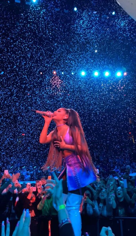 ♥♥♥ #GRANDE♥ Ariana Grande 2018, Ariana Grande Lockscreen, Ariana Grande Concert, Ariana Grande Images, Ariana Grande Sweetener, Ariana Grande Outfits, Ariana Grande Fans, Ariana Grande Cute, Ariana Grande Style