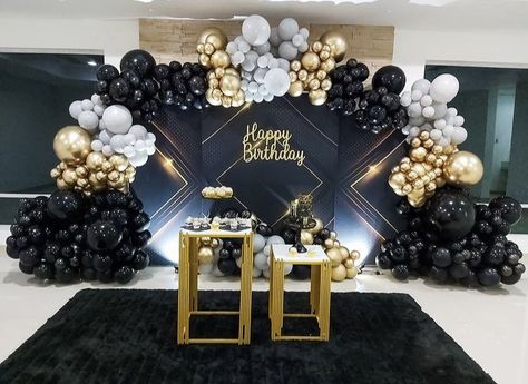 Themes For 30th Birthday For Men, Male 30th Birthday Ideas Decoration, Male Birthday Party Ideas Decoration, 60th Birthday Balloons Decoration, Black Affair Party Ideas, 50th Birthday Party Ideas For Men Theme Decoration, Male Party Decorations, Black And Gold Themed Birthday Party, Black And Gold Centerpiece