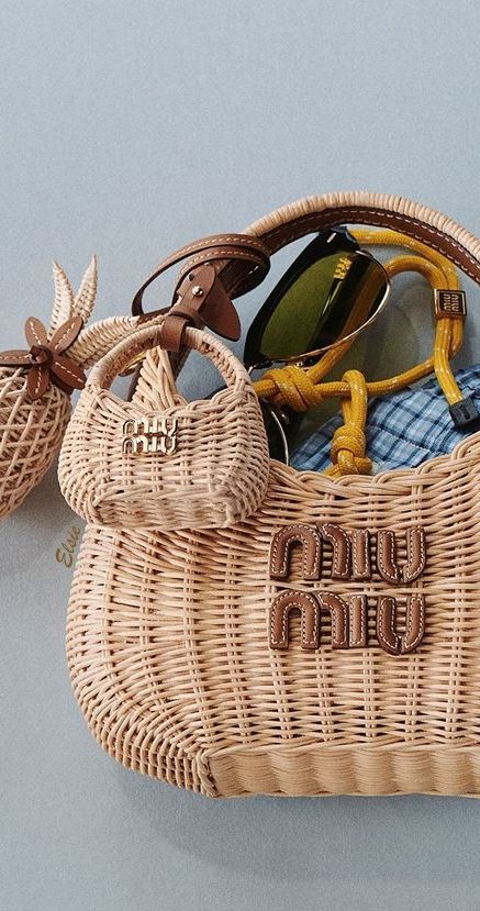 Basket Weaving Patterns, Sewing Jeans, Summer Camp Crafts, Crochet Boots, Miu Miu Bag, Women's Bags By Shape, What In My Bag, Rattan Bag, Art Bag