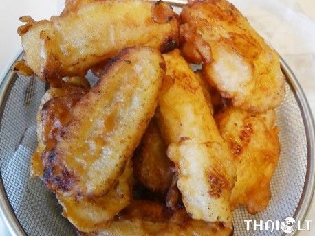 Thai Banana Recipes, Thai Banana Dessert, Thai Fried Banana Recipe, Thai Banana, Filipino Snacks, Banana Dip, Banana Recipe, Banana Treats, Thai Desserts