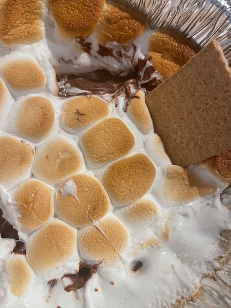 #smores #summer #summervibes #aesthetic #summerrecipes Toasted Marshmallow Aesthetic, Golden Birthday Sleepover, S’mores Aesthetic, Smores Aesthetics, Smore Dip, Recipes Dates, Fall Sleepover, Secret Santa Party, Smores Dip