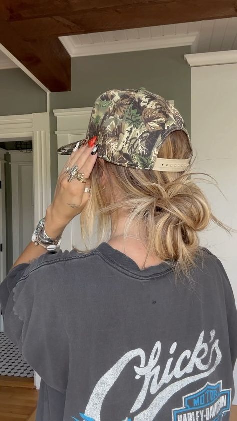 Instagram Messy Bun With Hat, Hair Messy Bun Tutorial, Viral Messy Bun, Long Hair Messy Bun, Bun Hack For Short Hair, Short Hair Messy Bun, Claw Clip Messy Bun, Clip Messy Bun, Long Hair Messy