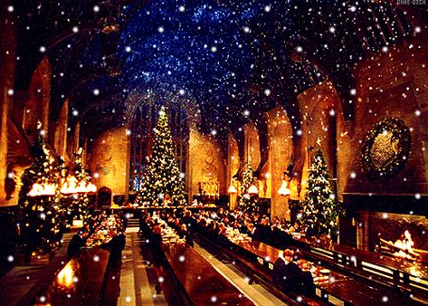 35 Best Christmas Animated Gif Moving Images Wishes & Xmas Clip Art - iPhone2Lovely Christmas Wallpapers Tumblr, Christmas Animated Gif, Hogwarts Great Hall, Christmas Desktop Wallpaper, Hogwarts Christmas, Harry Potter Stories, Christmas Desktop, Christmas Aesthetic Wallpaper, Yule Ball