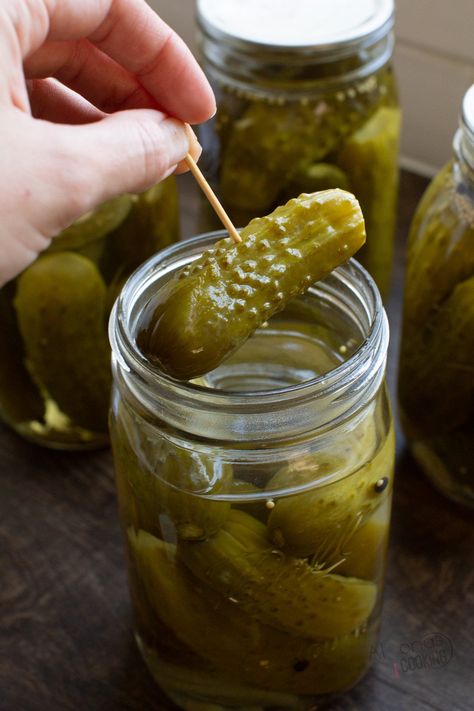 Sweet And Sour Pickles Recipe, Canned Dill Pickles, Sweet Dill Pickles, Garden Cucumbers, Dill Pickles Recipe, Sweet Pickles Recipe, Homemade Moonshine, Kosher Pickles, Make Pickles