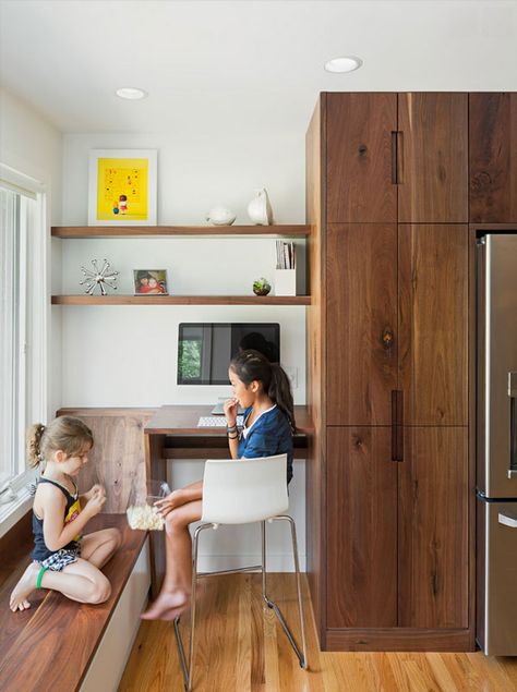 9 Ways to Install A Computer Station In Your Kitchen | eatwell101.com Kitchen Office Nook, Ikea Barstools, Media Pennsylvania, Kitchenette Design, Computer Nook, Open Kitchen Layouts, Kitchen Work Station, Tiny Home Office, Kitchen Desks