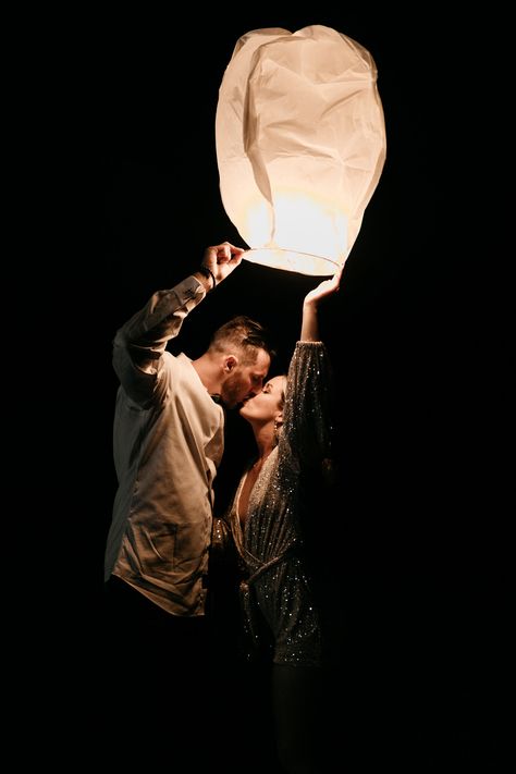 Floating Lanterns Wedding, Wedding Lanterns Release, Sky Lanterns Wedding, Lantern Photography, Rapunzel Wedding, Floating Lanterns, Wedding Send Off, Sky Lanterns, Wedding Couple Photos