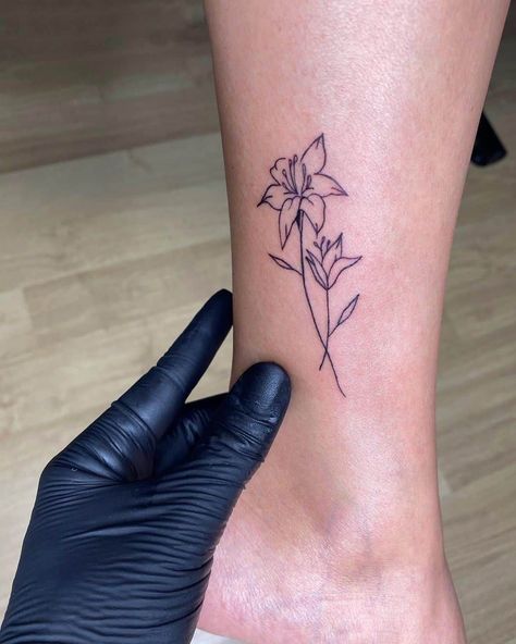 Jasmine Flower Tattoo Men, White Jasmine Flower Tattoo, Butterfly Jasmine Flower Tattoo, Jasmine Plant Tattoo, Yellow Jasmine Tattoo, Jasmine Flower Tattoo Minimalist, Jasmine Flower Drawing Tattoo, Arabian Jasmine Flower Tattoo, Jasmine Flower Art