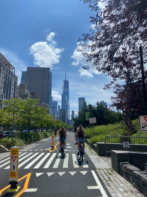 #NYC #NewYorkCity #CitiBike #Biking #Bike #Friends #Girls Bike With Friends Aesthetic, Biking In Nyc, Citibike Nyc, Biking In The City, Bike Friends, City Summer Outfits, Nyc Tours, City Summer, Girls On Bike