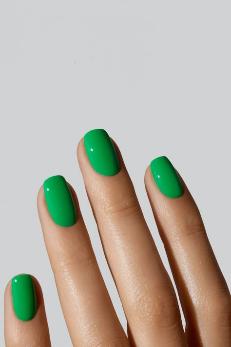 bright green nail polish Beauty Hacks Nails, Health And Wealth, Uv Gel Nail Polish, Green Nail, Nail Colours, Her Nails, Love Your Skin, Nails Fashion, Minimalist Nails