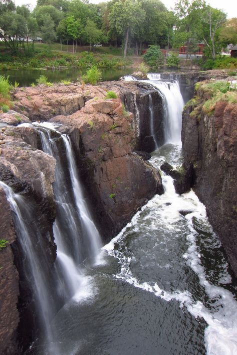 Paterson Great Falls National Historical Park in New Jersey, travel blog post by Raven About The Parks, U.S. National Park Service System experts. New Jersey Travel, Jersey Day, East Coast Travel, New England States, National Parks Photography, Living History Museum, Largest Waterfall, Park Photography, Great Falls