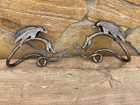 Dragon Medieval, Curtain Tiebacks, Curtains Holdbacks, Bronze Patina, Christmas Room Decor, Curtain Ties, Christmas Room, Decor Birthday, Curtain Tie Backs