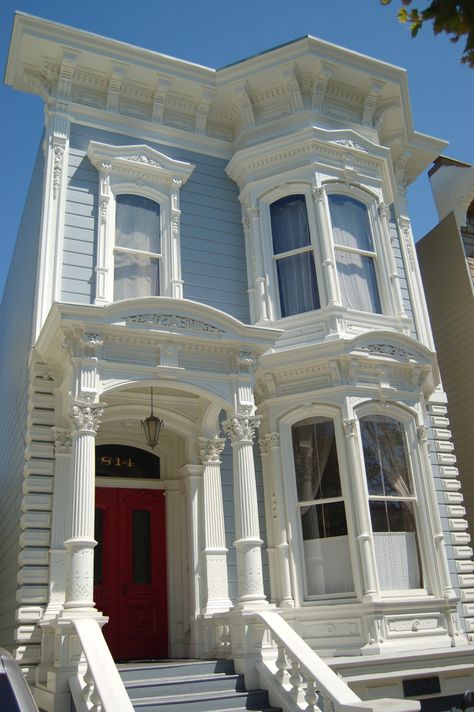 San Francisco Victorian Houses, Cottage Layout, Painted Lady House, Beautiful Houses Exterior, Old Style House, Estate Interior, Cosy House, Victorian Exterior, Townhouse Interior