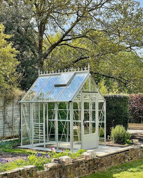 Greenhouse Vintage, Aluminium Greenhouse, Home Greenhouse, Small Greenhouse, Garden Greenhouse, The Greenhouse, Tall Plants, Garden Buildings, Green House