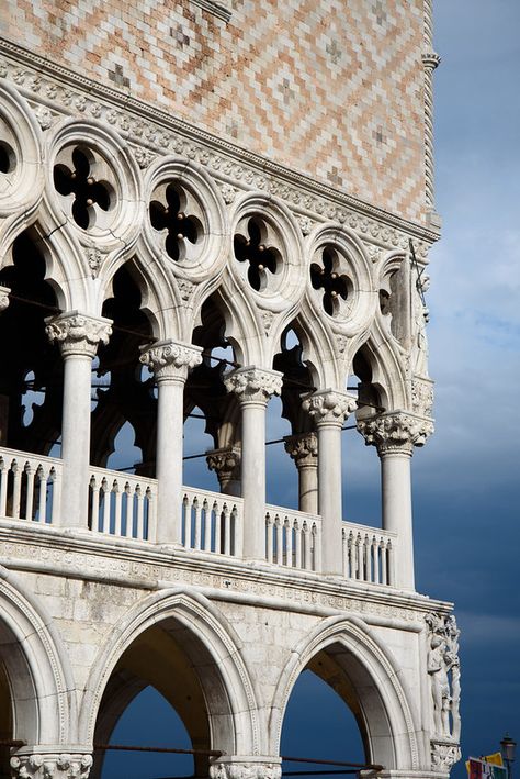 Palazzo Ducale, Perspective Drawing Architecture, Architecture History, European Architecture, Places In Italy, Tile Wallpaper, Classic Architecture, Perspective Drawing, Grand Canal