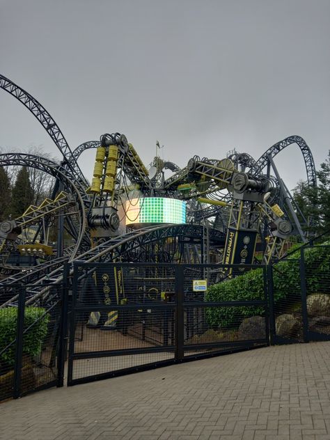 Smiler Alton Towers Aesthetic, The Smiler Alton Towers, Alton Towers Aesthetic, Smiler Alton Towers, Alton Towers Rides, Scary Rides, The Smiler, Thorpe Park, Alton Towers