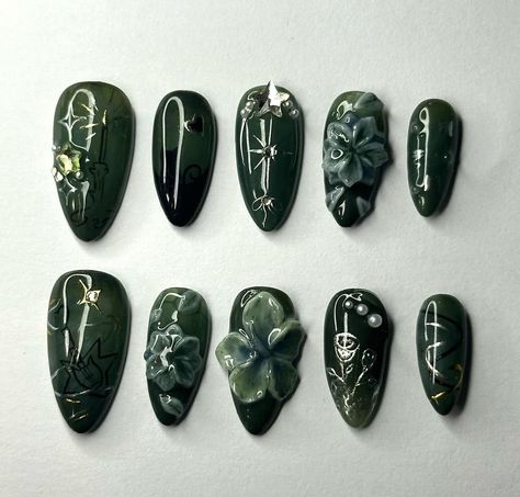 Bow Nails Acrylic, Cute Nails Green, Nails Green Dark, Aesthetic Nails Green, Candle Instagram, Floral Guitar, Dark Green Nails, Green Nail Art, Hippie Nails