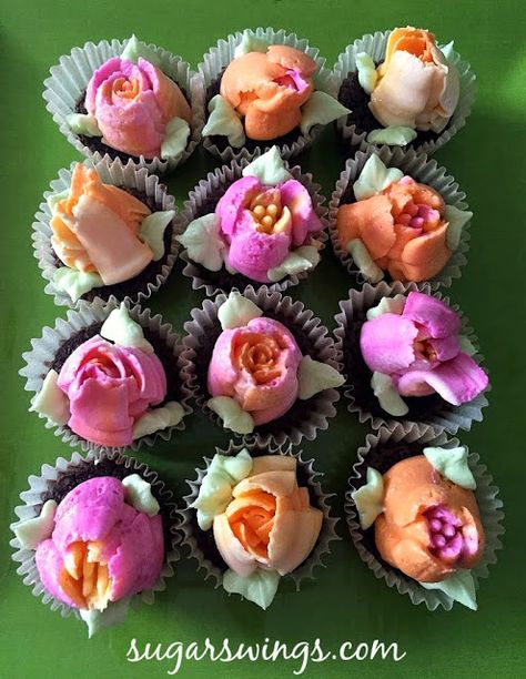 Sugar Swings! Serve Some: Piped Buttercream Flower Cupcakes (made with Russian piping tips) Russian Tips, Buttercream Flowers Cupcakes, Russian Cakes, Russian Piping Tips, Buttercream Flower, Frosting Tips, Edible Crafts, Icing Tips, Flower Cupcakes