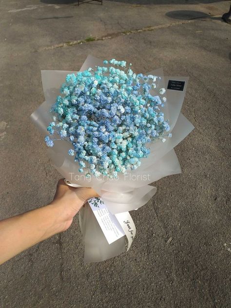 Babybreath bouquet 满天星花束 😃 📱whatsapp: 0167220634/ 01121654899    📍43, Jalan Perkasa 4, Taman Ungku Tun Aminah. We opposite Chinese traditional medical shop (which in Tang Ren Food Court, next to counter)   #tcflorist #jbflorist #jbflower #floralmalaysia #johorbahruflorist #johorbahruflower #johorbahru #skudaiflorist #flowerjb  #openingstand #fruitsbasket #artificialbasketflower #carnation #freshbasketflower #水果篮 #百事花篮 #往生花篮 #康乃馨 #百合 #满天星 #flowerbox #lily #babybreath #eternityflower #rombouque Aesthetic Wedding Bouquet Blue, Blue Flowers Aesthetic Bouquet, Hyacinth Bouquet Aesthetic, Pretty Blue Flowers Aesthetic, Purple Baby Breath Aesthetic, Blush Flowers Bouquet, Wilted Flowers, Flower Gift Ideas, Boquette Flowers