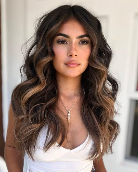 Medium Brown With Caramel Highlights Types Of Brown Hair, Brown Hair Color Shades, Golden Brown Hair Color, Warm Brown Hair, Brown Hair Looks, Medium Brown Hair, Brunette Hair With Highlights, Brunette Balayage, Hair Color Light Brown